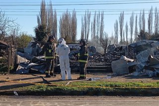 Pitrufquen, 12 de Septiembre de 2026.  Un voraz incendio afecto al hogar de ancianos El Eden ubicado en Villa Comuy en Pitrufquen, region de la Araucania lo que dejo 16 victimas fatales   Julio Torres/Aton Chile
