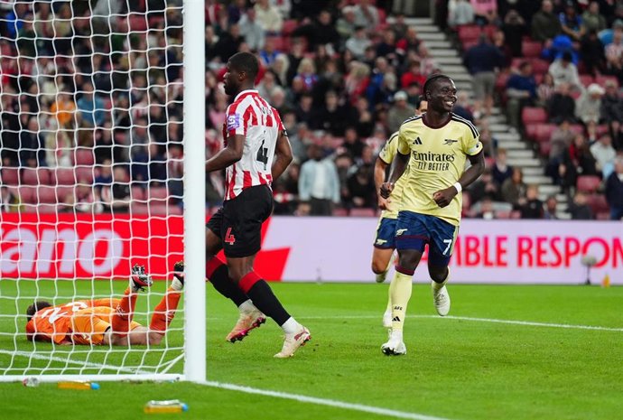 Bukayo Saka celebra su segundo gol del Arsenal ante el Sunderland en la Premier League