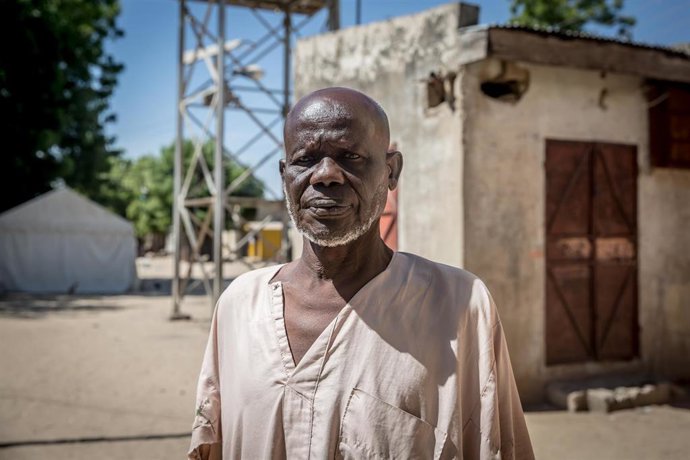 Archivo - Tijani Umara, de 65 años, huyó de su ciudad natal hace siete años cuando Boko Haram la atacó, y ahora es uno de los muchos desplazados que viven en Maiduguri, la capital del estado de Borno.