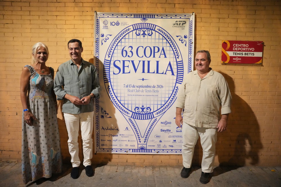 el presidente de la Junta de Andalucía, Juanma Moreno, tras asistir este sábado a las semifinales de la Copa Sevilla Challenger de tenis.