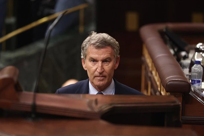 El presidente del Partido Popular, Alberto Núñez Feijóo, durante una sesión plenaria en el Congreso de los Diputados, a 3 de septiembre de 2026, en Madrid (España). Sánchez comparece este jueves ante el Pleno del Congreso para informar sobre la gestión de