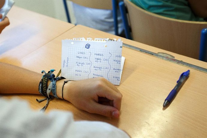 Imagen de un estudiante en clase.