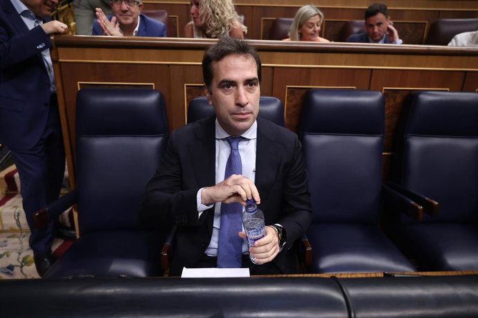 Archivo - El vicepresidente primero y ministro de Economía, Comercio y Empresa, Carlos Cuerpo, durante la celebración de una sesión extraordinaria del Pleno del Congreso de los Diputados, a 23 de julio de 2026, en Madrid (España). 
