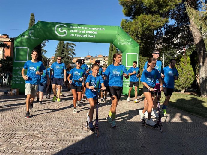 Ciudad Real une deporte y solidaridad en la V Carrera "Ciudad Real en marcha contra el cáncer'