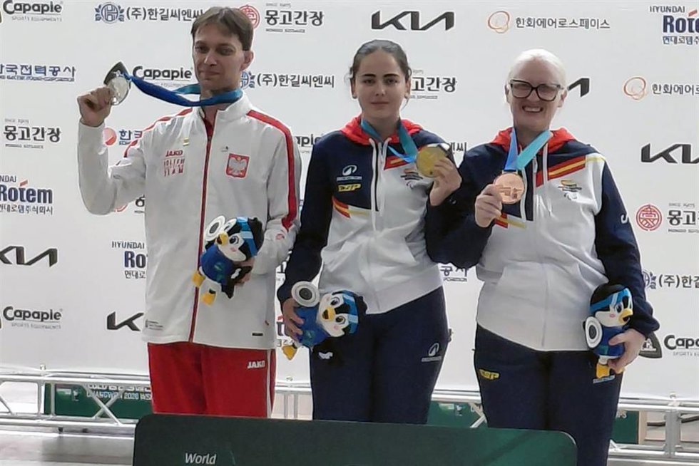 Isabel López y Sonia Rivero, en un podio del Campeonato del Mundo de tiro paralímpico de 2026.