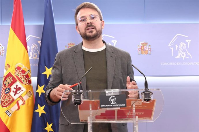 Archivo - El diputado de Compromís Alberto Ibáñez durante una rueda de prensa en el Congreso de los Diputados, a 26 de mayo de 2026, en Madrid (España).