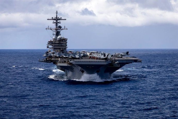 (Foto de ARCHIVO)  Archivo - El portaaviones de la clase Nimitz USS George H.W. Bush navega por el océano Índico, en la zona de responsabilidad del Mando Central (CENTCOM) del Ejército de Estados Unidos, en el marco del cierre perimetral norteamericano