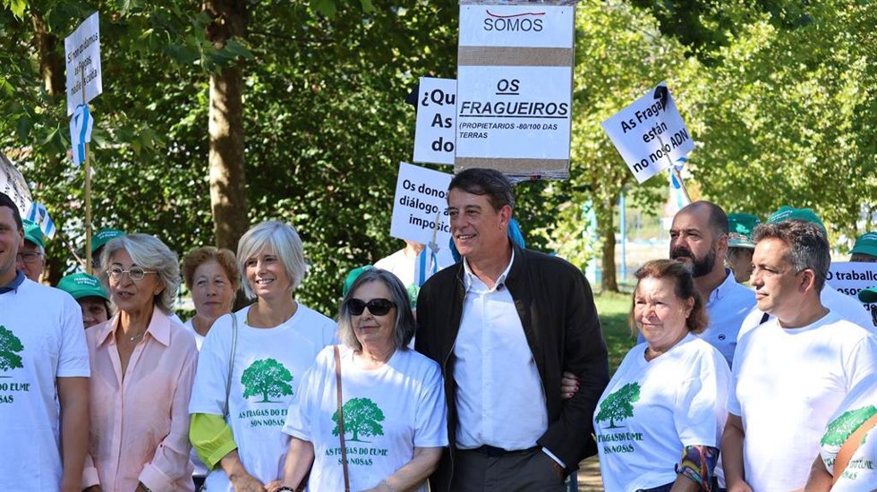 El secretario xeral del PSdeG, José Ramón Gómez Besteiro, ha participado este domingo en Cabanas (A Coruña) en la manifestación convocada por la asociación de propietarios de las Fragas do Eume