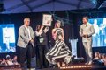 "Geometría femenina" y "Monumental" se llevan los primeros premios de la 66ª edición de Vestidos de Papel de Güeñes