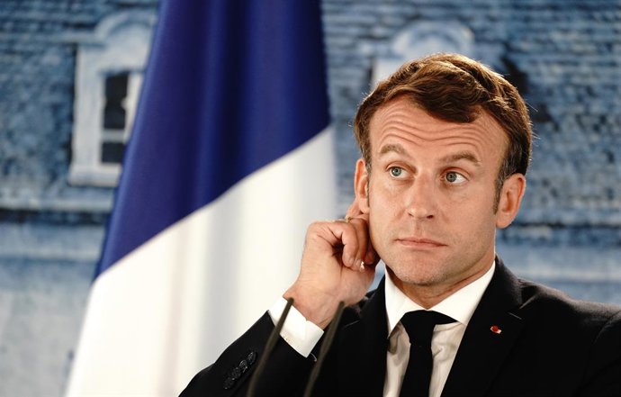Archivo - Arquivo - 29 de junho de 2020, Brandemburgo, Meseberg: O presidente francês Emmanuel Macron reage durante uma coletiva de imprensa. O Palácio do Eliseu informou nesta quinta-feira que o presidente Emmanuel Macron decidiu que a catedral gótica do