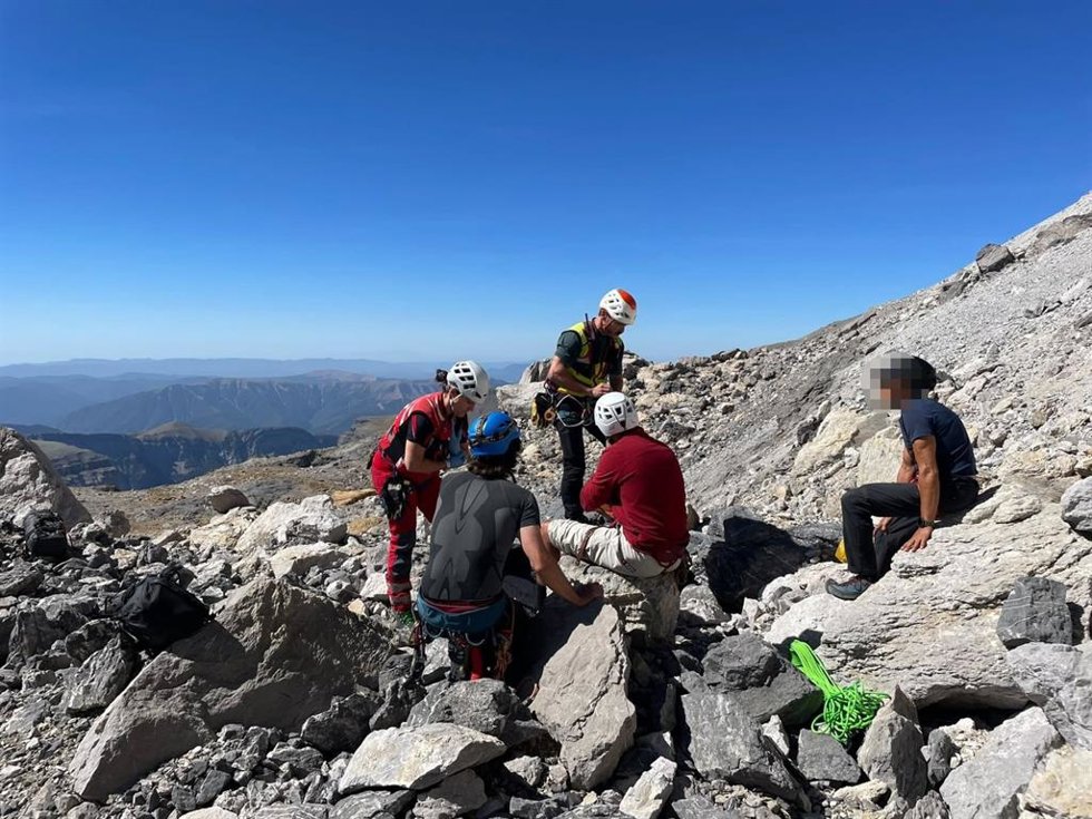 Rescate de un montañero por parte de la Guardia Civil en el Collado de la Cascada, en el Parque Nacional de Ordesa y Monte Perdido, en el Pirineo oscense.
