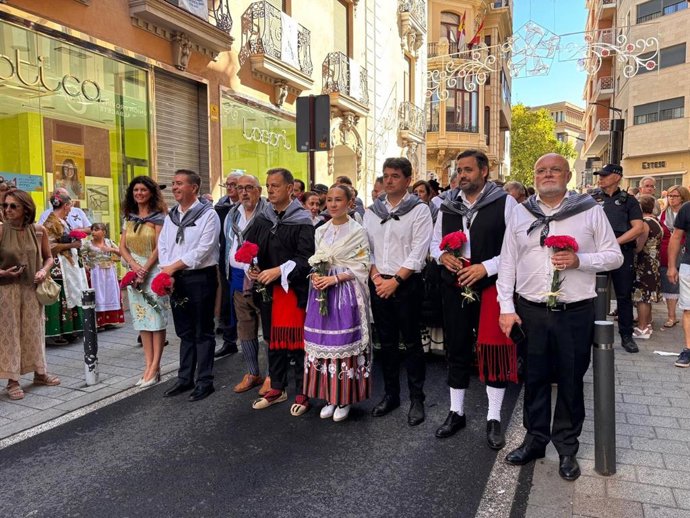Cerca de 30.000 personas participan en la ofrenda floral a la Virgen de Los Llanos en Albacete