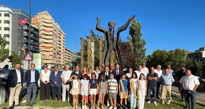 Archivo - Ofrenda floral a Joaquín Costa en el 179 aniversario de su nacimiento en Monzón