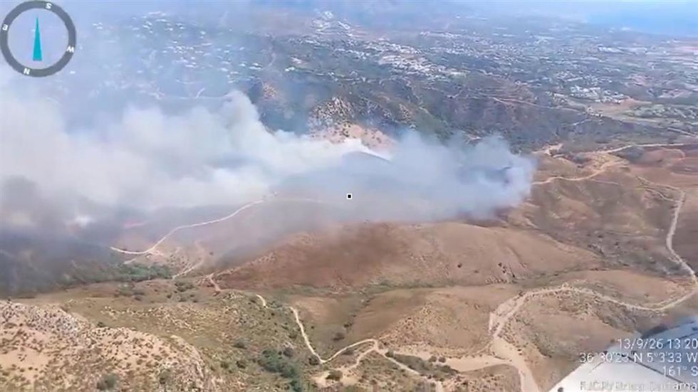 Imagen aérea del incendio forestal de Benahavís (Málaga).
