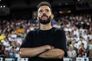 August 25, 2026, Valencia, Spain, Spain: Carlos CORBERAN of FC Valencia during the LaLiga match between Valencia CF and Real Betis Balompie at Estadi de Mestalla on August 25, 2026 in Valencia, Spain. Omar Arnau