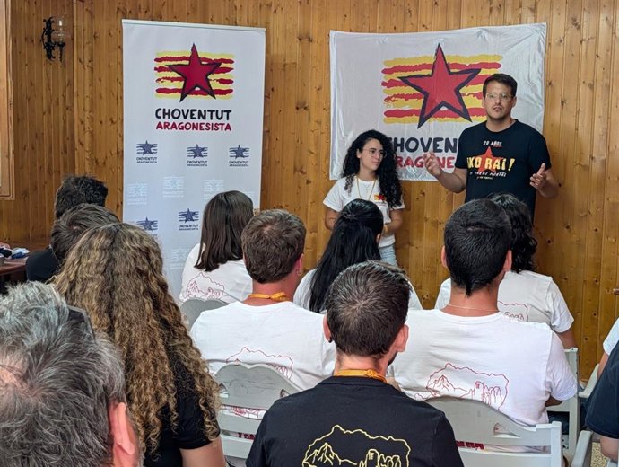 El presidente de CHA, Jorge Pueyo, clausura la Escuela de Verano de Choventut Aragonesista.