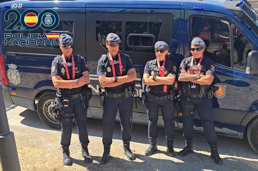 Agentes de la Policía Nacional en Granada