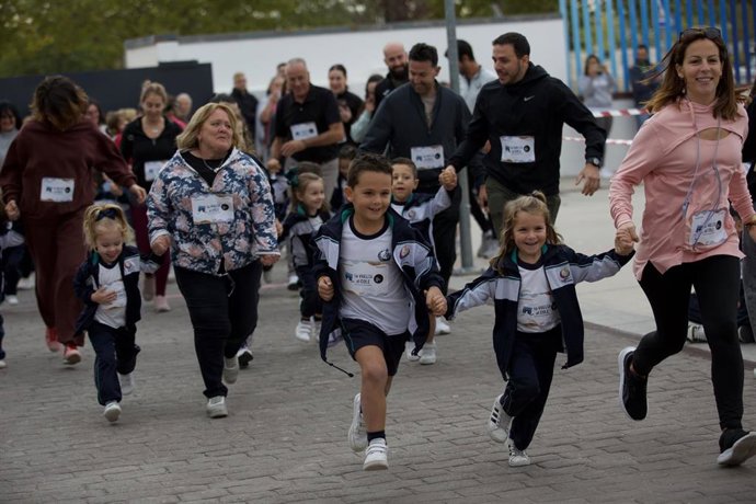 Archivo - Fundación Unoentrecienmil abre en la Comunitat inscripciones de La Vuelta al Cole, movimiento contra leucemia infantil