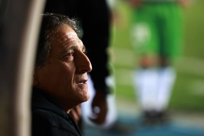 Futbol, Deportes Concepcion vs Deportes Temuco Primera fecha, campeonato de ascenso 2025. El entrenador de Deportes Temuco Mario Salas es fotografiado durante el partido de primera division B contra Deportes Concepcion disputado en el estadio Ester Roa