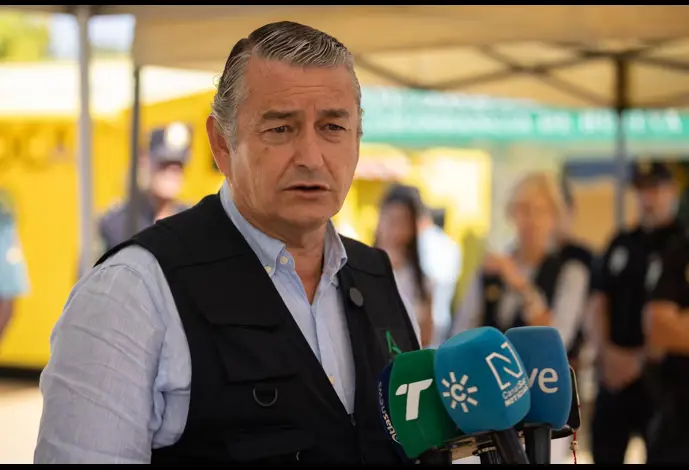 El vicepresidente primero y consejero de la Presidencia, Sanidad y Emergencias, Antonio Sanz, en una atención a medios. Archivo.