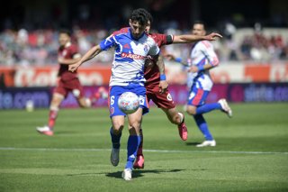Futbol, Deportes La Serena vs Universidad de Chile. Fecha 23, Liga de primera 2026. El jugador de Universidad de Chile Nicolas Fernandez, centro, disputa el balon contra Angelo Henriquez de Deportes La Serena durante un partido de la liga de primera