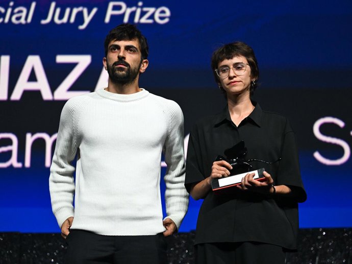 12 September 2026, Italy, Venice: Israeli directors Rachel Szor (L) and Yuval Abraham hold the Special Jury Prize for their film 'NAZA' during the closing ceremony of the 83rd annual Venice International Film Festival. Photo: Manuele Mangiarotti/IPA via Z