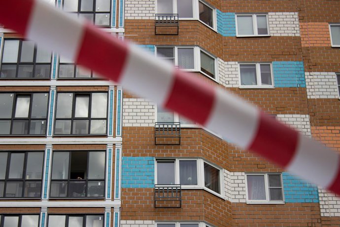 Archivo - Arquivo - Imagem de arquivo de um prédio residencial danificado por um drone ucraniano em Moscou, na Rússia