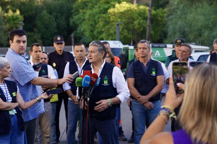 El vicepresidente primero de la Junta de Andalucía y consejero de Presidencia, Sanidad y Emergencias, Antonio Sanz, en incendio de Benahavís.