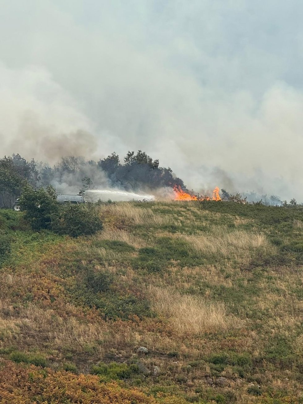 Archivo - Uno de los incendios en Cangas del Narcea.