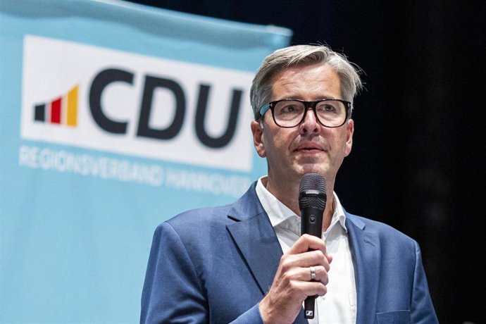 Oliver Junk, candidato a presidente de la región de Hannover por parte de la Unión Demócrata Cristiana (CDU) del canciller de Alemania, Friedrich Merz, en las elecciones municipales en Baja Sajonia (archivo)