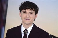 Tom Holland desbanca a otra estrella de Marvel y ya es el actor más taquillero de la historia