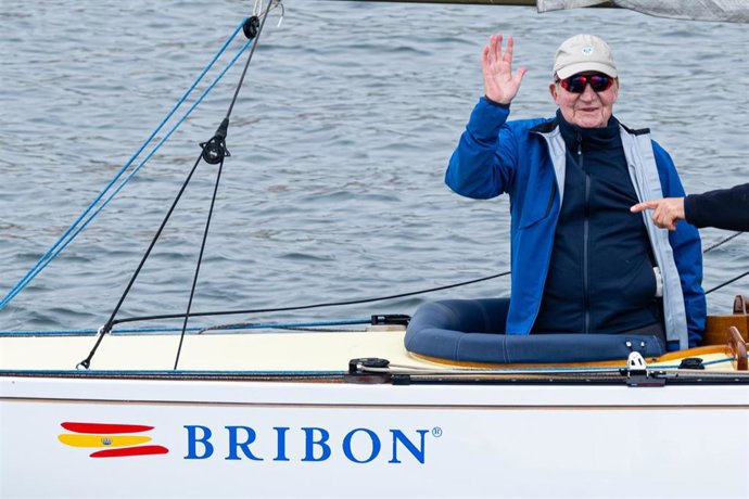 Archivo - El Rey emérito Juan Carlos I participa durante las regatas en el Club Naútico de Sanxenxo, a 17 de marzo de 2024, en Sanxenxo, Pontevedra, Galicia (España).