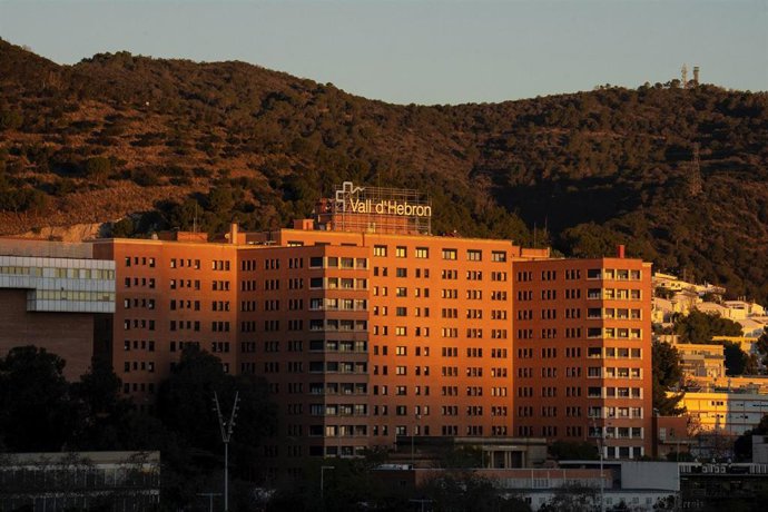 Archivo - Fachada del Hospital de la Vall d’Hebron, a 26 de enero de 2024, en Barcelona