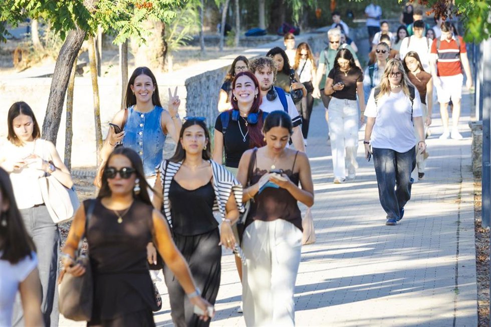 Estudiantes de grado regresan a las aulas de la Pablo de Olavide