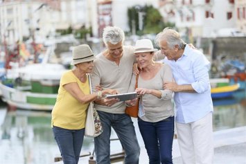 Archivo - Turistas seniors