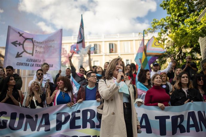 Archivo - La activista Mar Cambrollé interviene durante una manifestación por la Ley Trans, a 10 de mayo de 2025, en Madrid (España). 