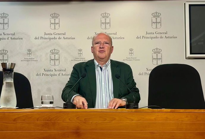 El diputado regional del PP José Cuervas-Mons este lunes en rueda de prensa.