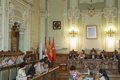 Carnero defiende una lucha contra la violencia de género "clara y diáfana" en un Pleno tenso con gritos de "fascistas"