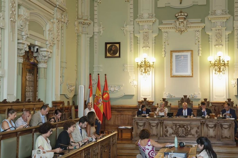 Archivo - Pleno del Ayuntamiento de Valladolid.