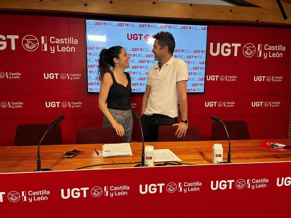 Lucía Garrote (i) y José Antonio Sánchez, antes de la rueda de prensa.