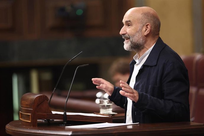 El diputado de BNG Néstor Rego interviene durante una sesión plenaria en el Congreso de los Diputados, a 3 de septiembre de 2026, en Madrid (España). 