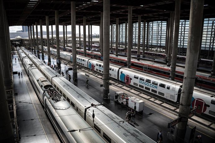 Trenes en las vías, en la Estación de Madrid - Puerta de Atocha - Almudena Grandes, a 9 de septiembre de 2026, en Madrid (España).  