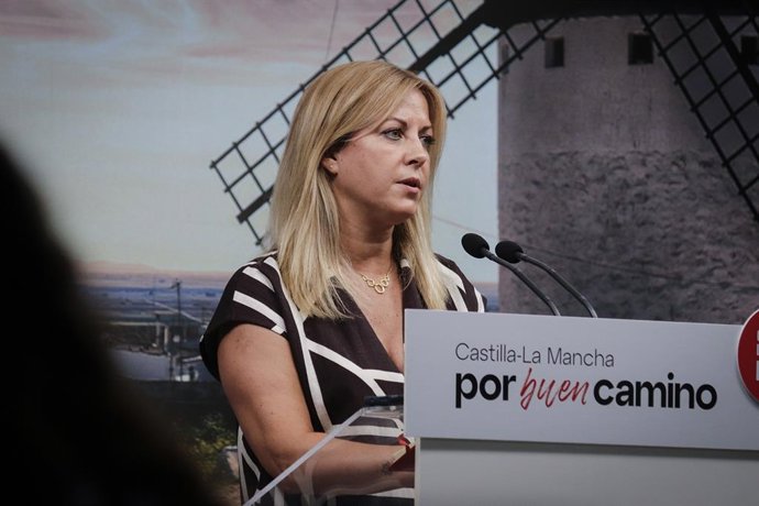 Archivo - La portavoz del PSOE en las Cortes de C-LM, Ana Isabel Abengózar, en una imagen de archivo.