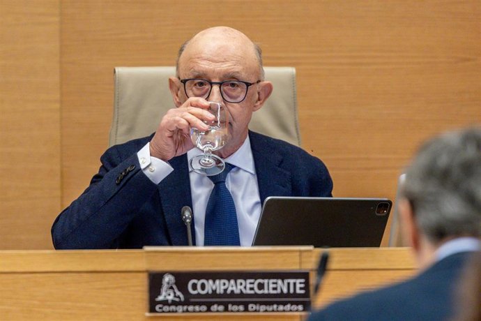 Archivo - El exministro de Hacienda y Función Pública Cristóbal Ricardo Montoro comparece ante la comisión de Investigación sobre la denominada ‘Operación Catalunya’, en el Congreso de los Diputados, a 14 de abril de 2025