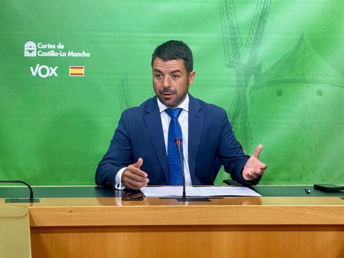 El portavoz del Grupo Parlamentario Vox, Iván Sánchez