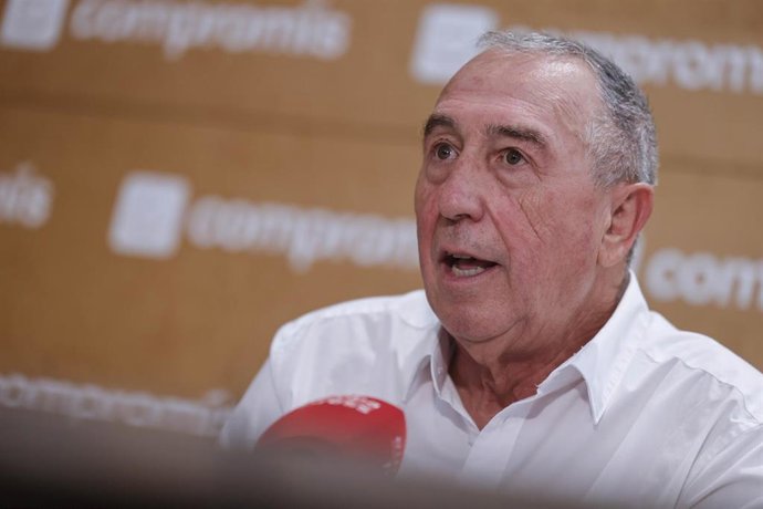 Archivo - El síndic de Compromís en Les Corts, Joan Baldoví, en una entrevista con Europa Press