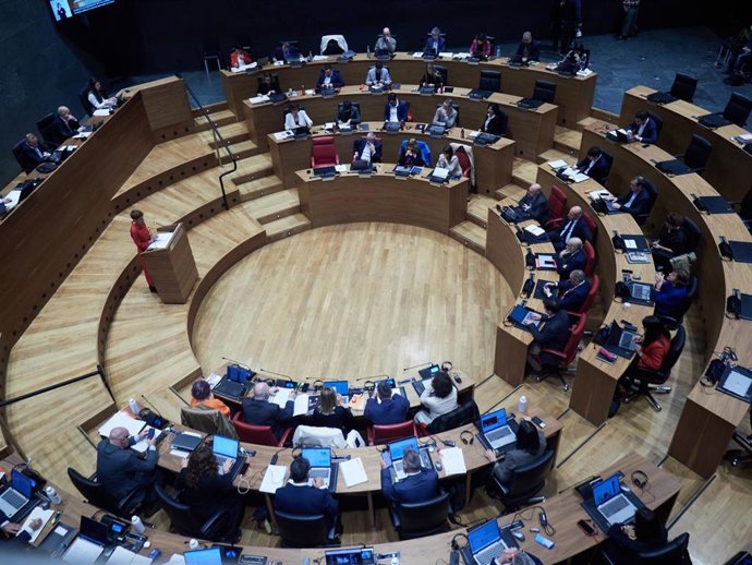 Archivo - Pleno del Parlamento de Navarra durante el Debate sobre el Estado de la Comunidad de 2025.
