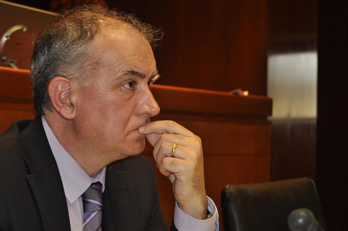 Archivo - El director general de Carreteras del Gobierno de Aragón, Miguel Ángel Arminio, en una comparecencia en las Cortes