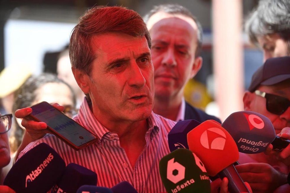 Archivo - El delegado del Gobierno de Andalucía, Pedro Fernández, visita el Puesto de Mando Avanzado, a 10 de julio de 2026, en el incendio de Los Gallardos (Almería). (Foto de archivo).