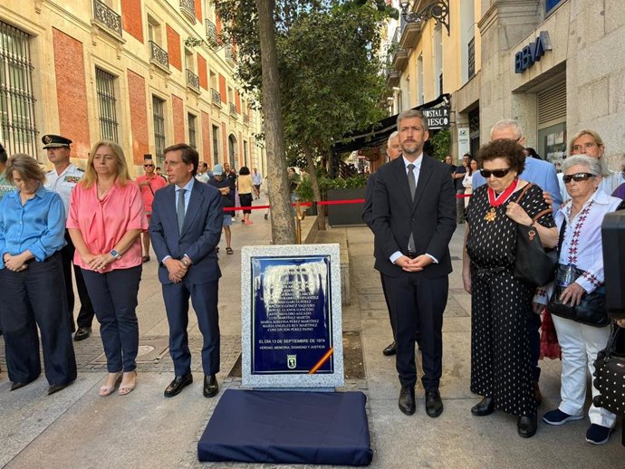 Placa homenaje a las víctimas de ETA de la calle Correo